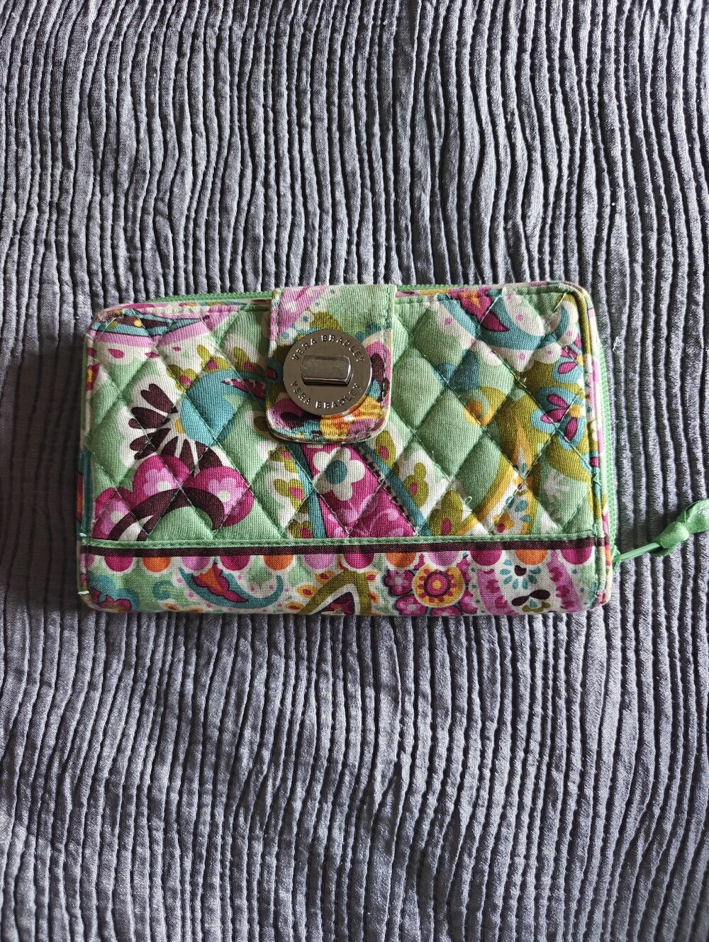 Vera Bradley Turnlock Wallet Tutti Frutti Green PINK Paisley EUC
